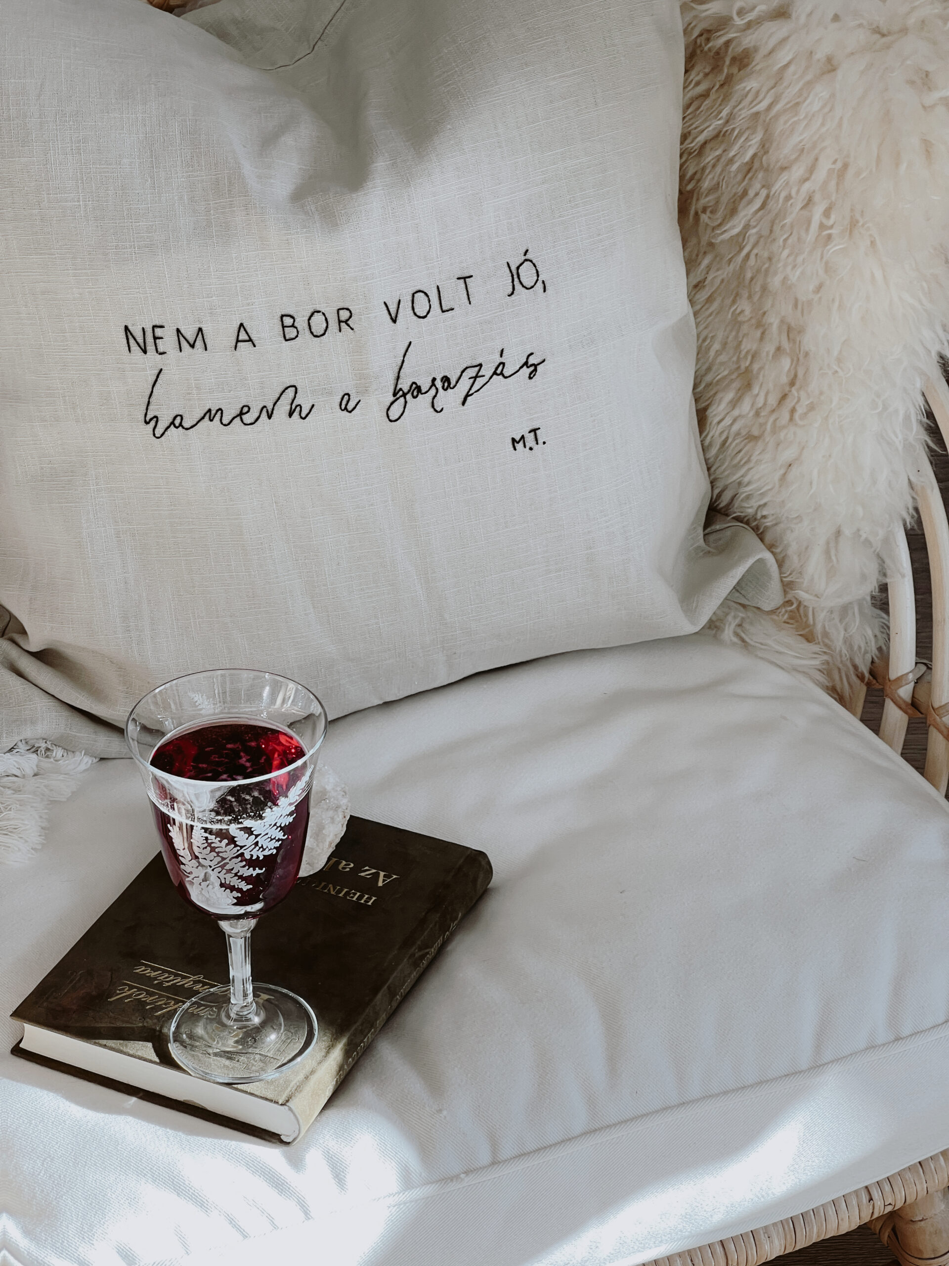 Hímzett, len párnahuzat -Artgarden