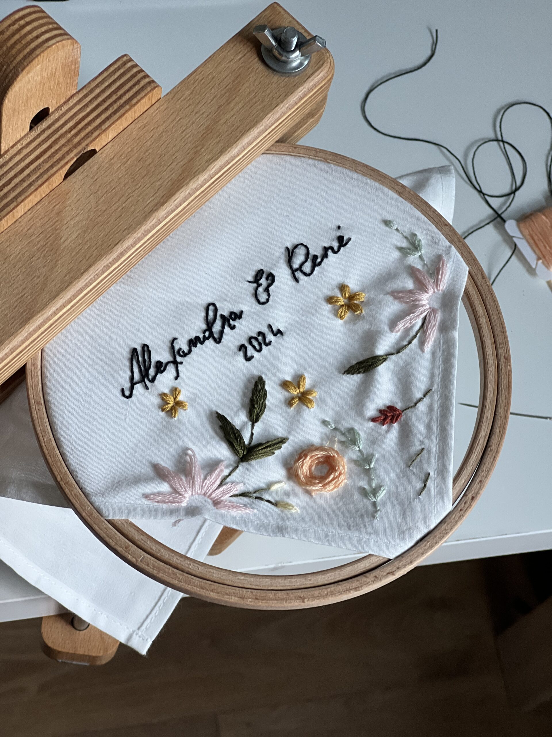 Hímzett díszzsebkendő