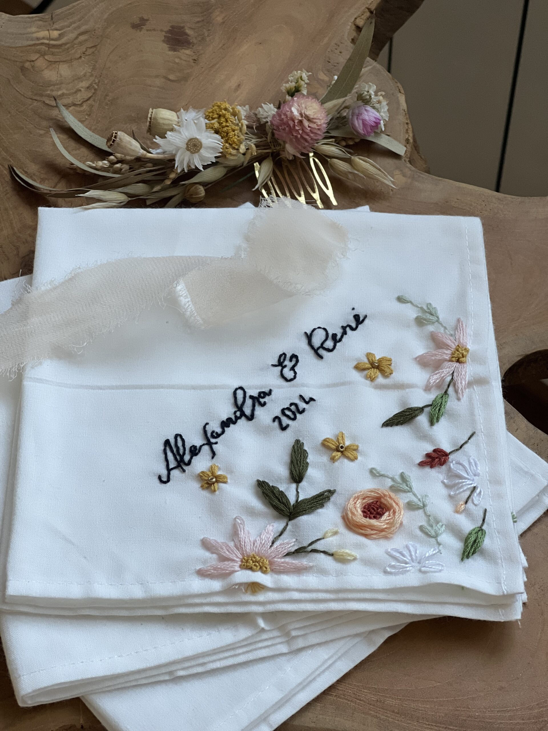 Hímzett díszzsebkendő