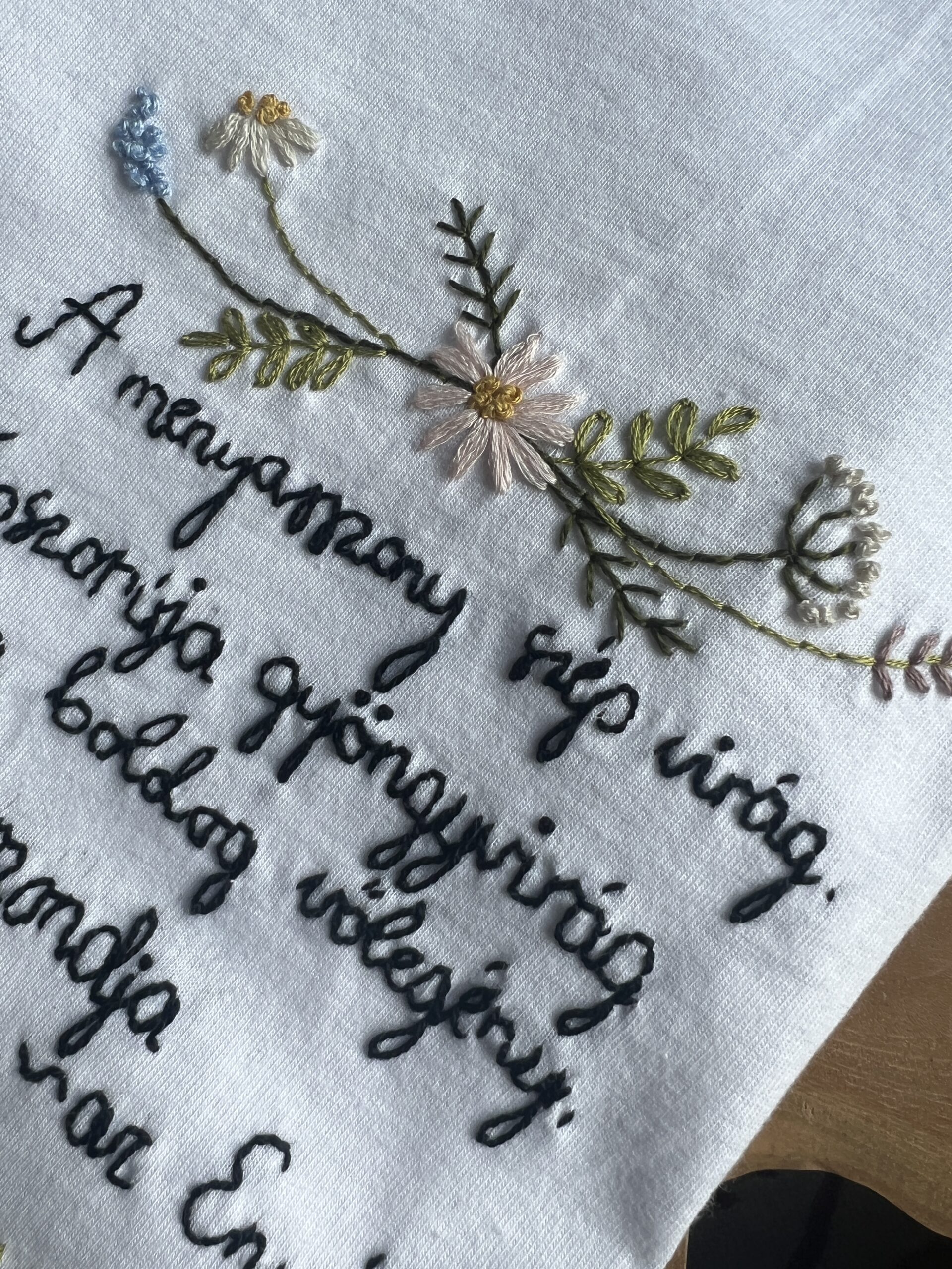 Hímzett lánybúcsús póló