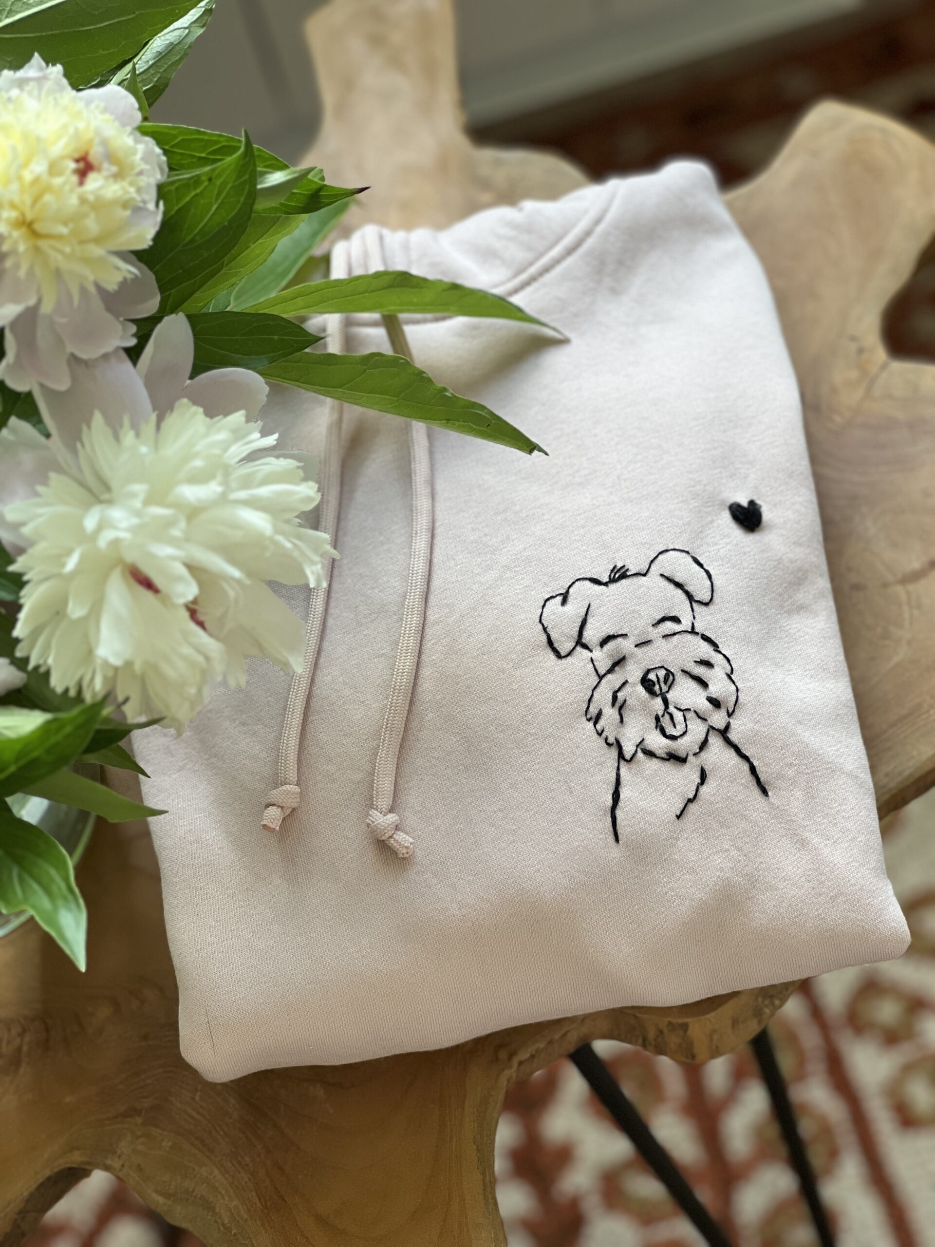 Egyedi hímzett pulcsi