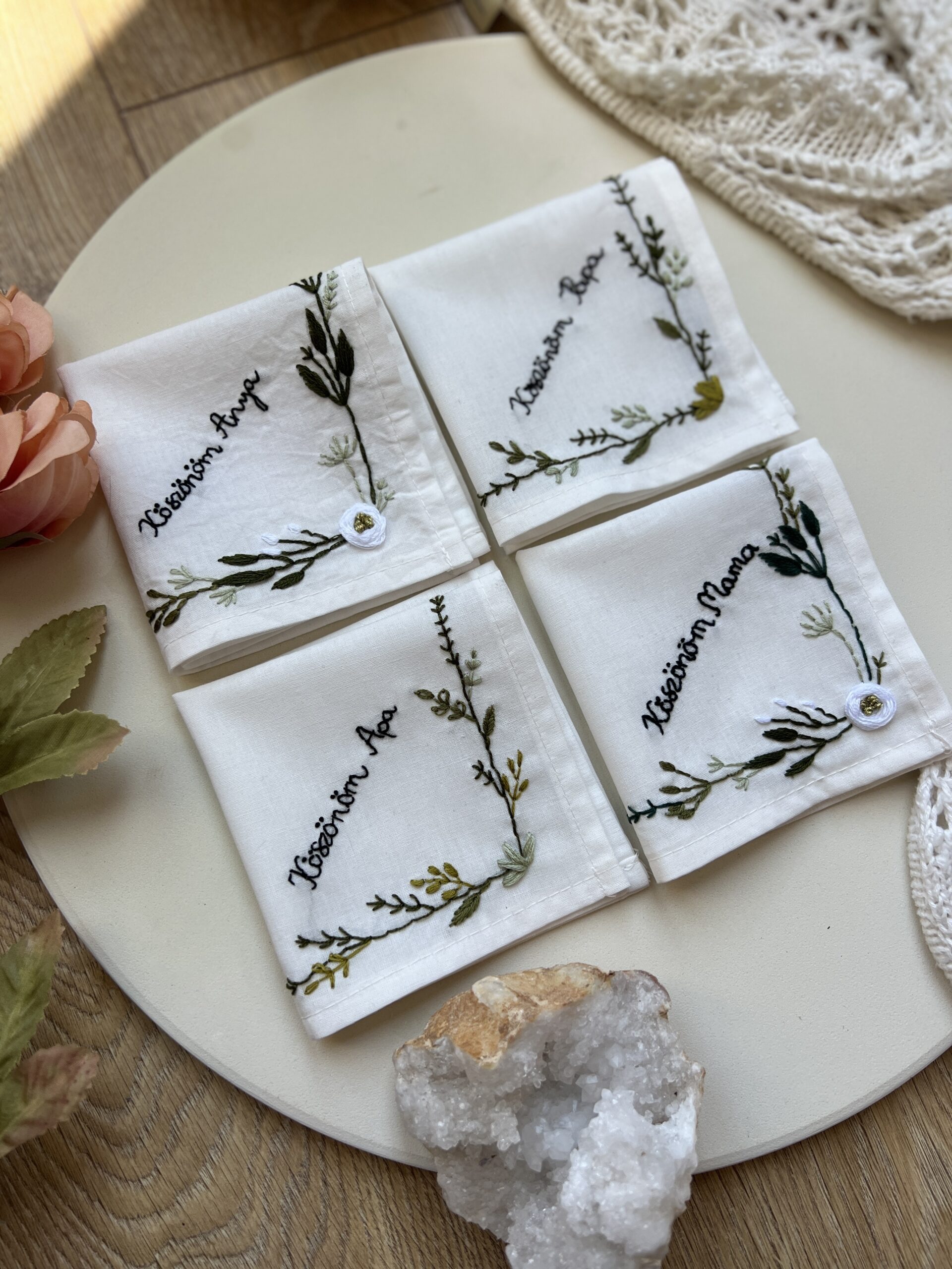 Hímzett díszzsebkendő