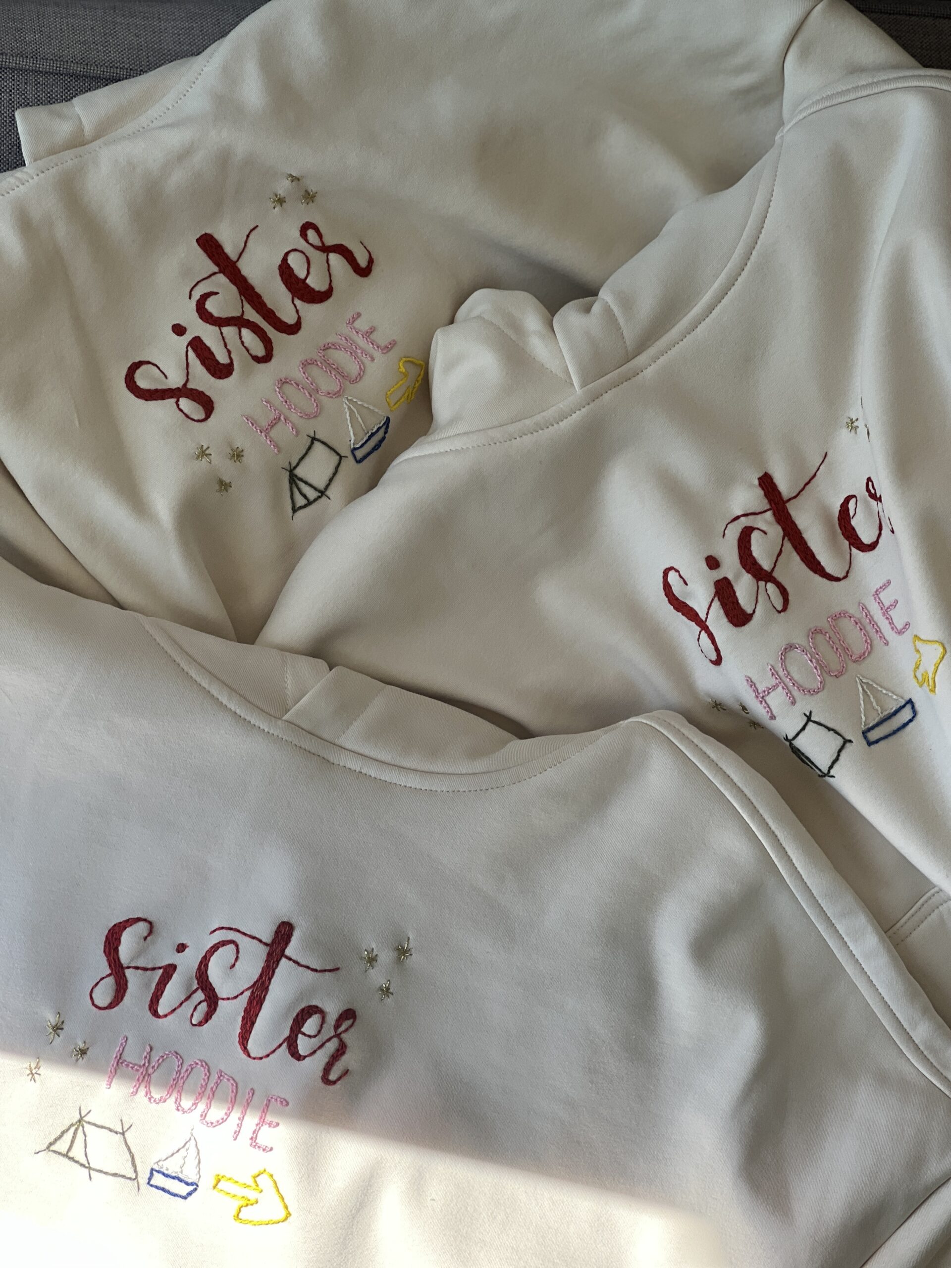 Egyedi hímzett pulcsi