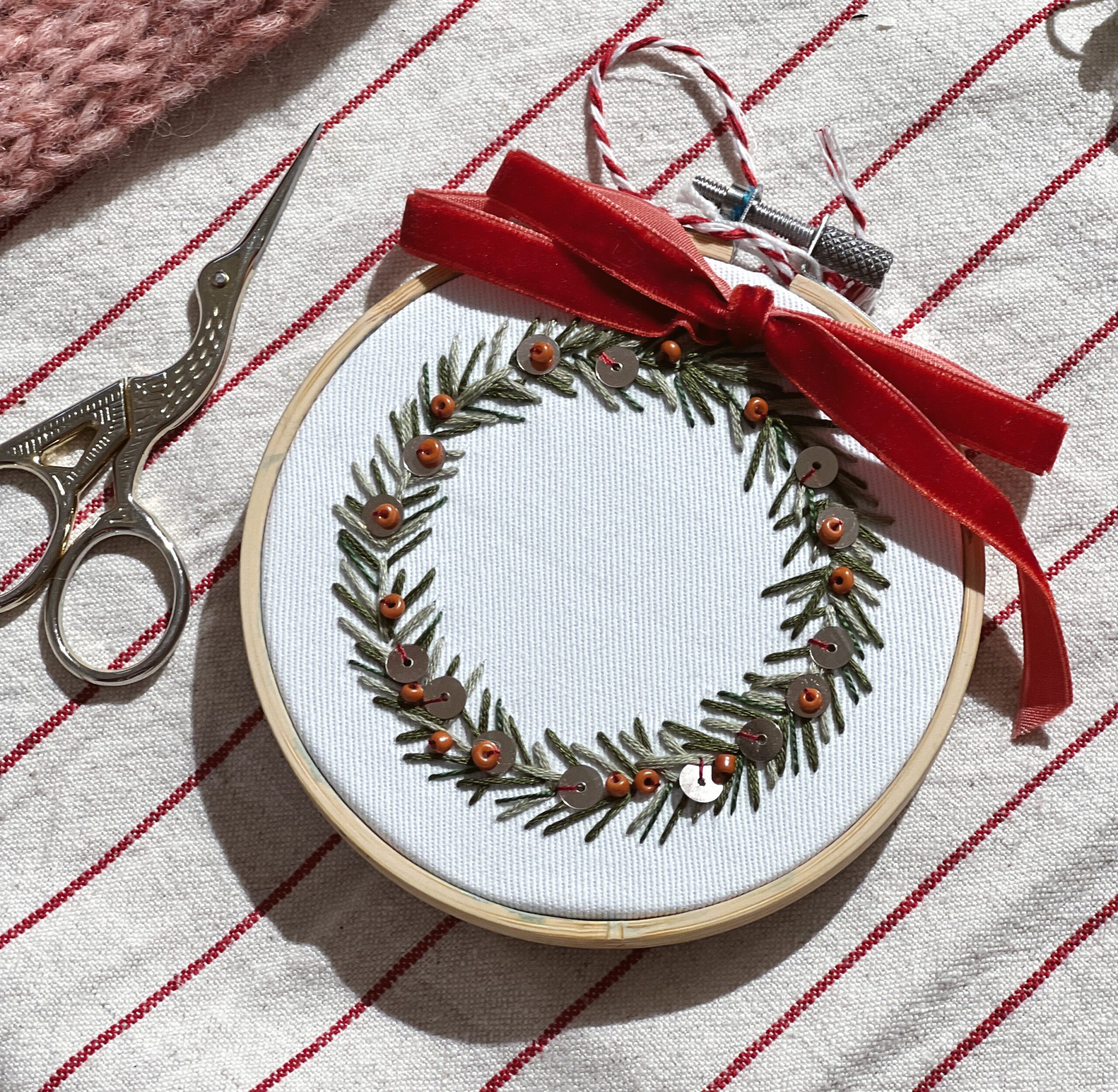 karácsonyi koszorú hímzés