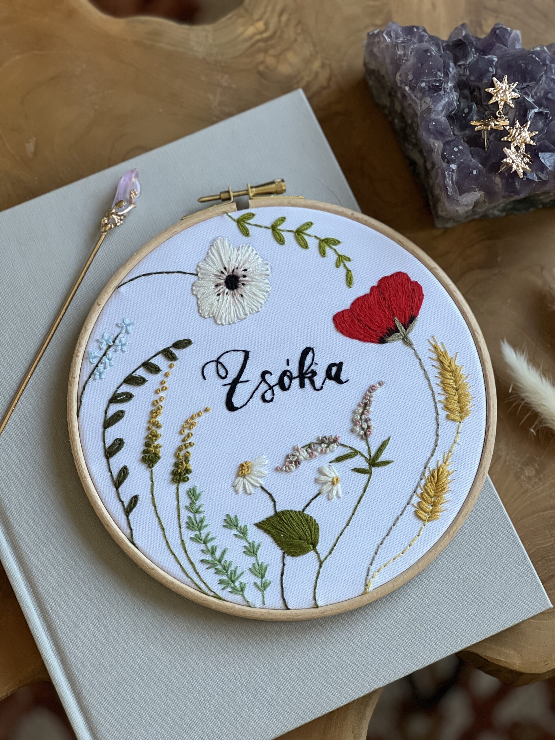 Virágos esküvői hímzés