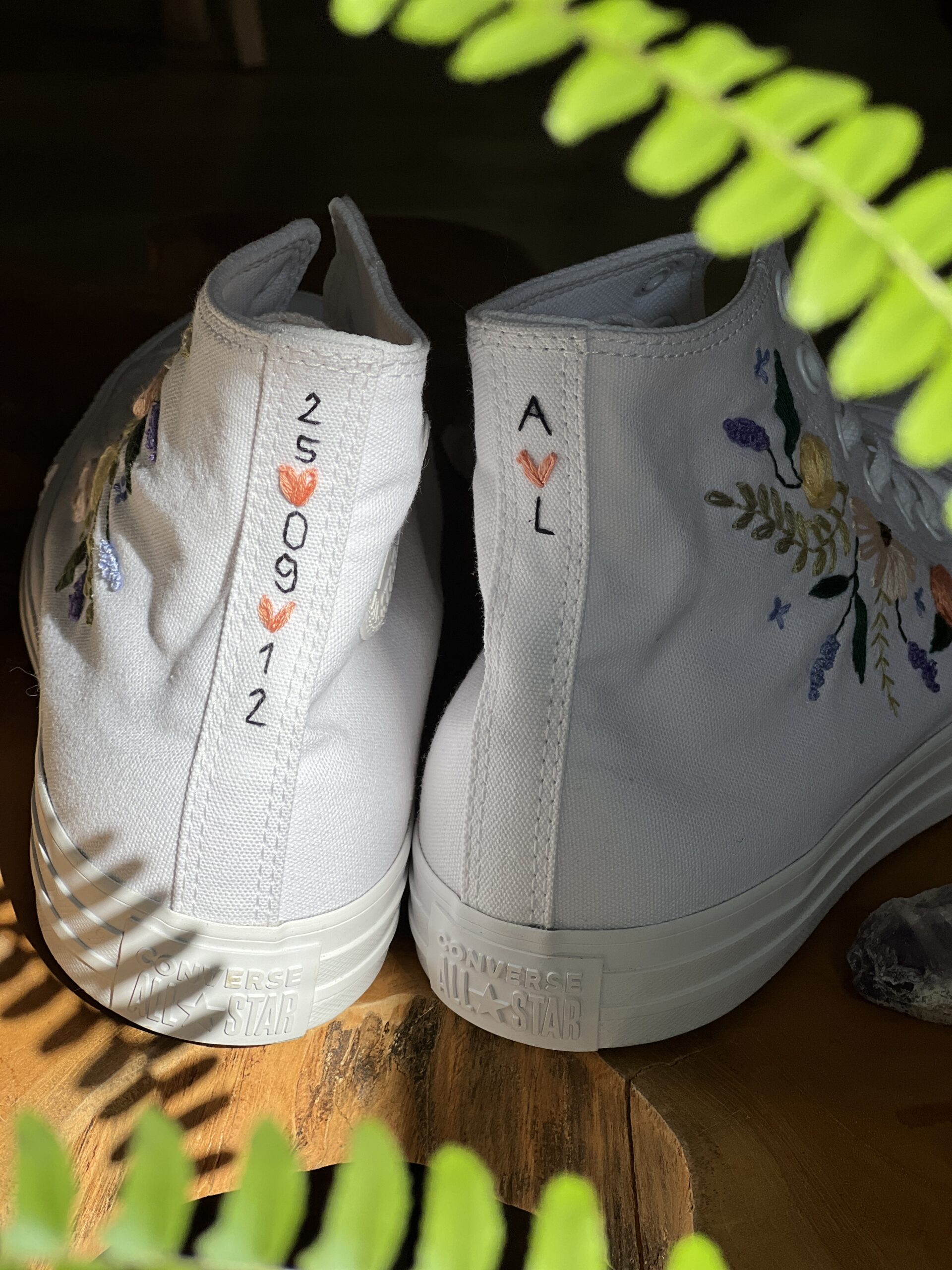 Hímzett converse cipő