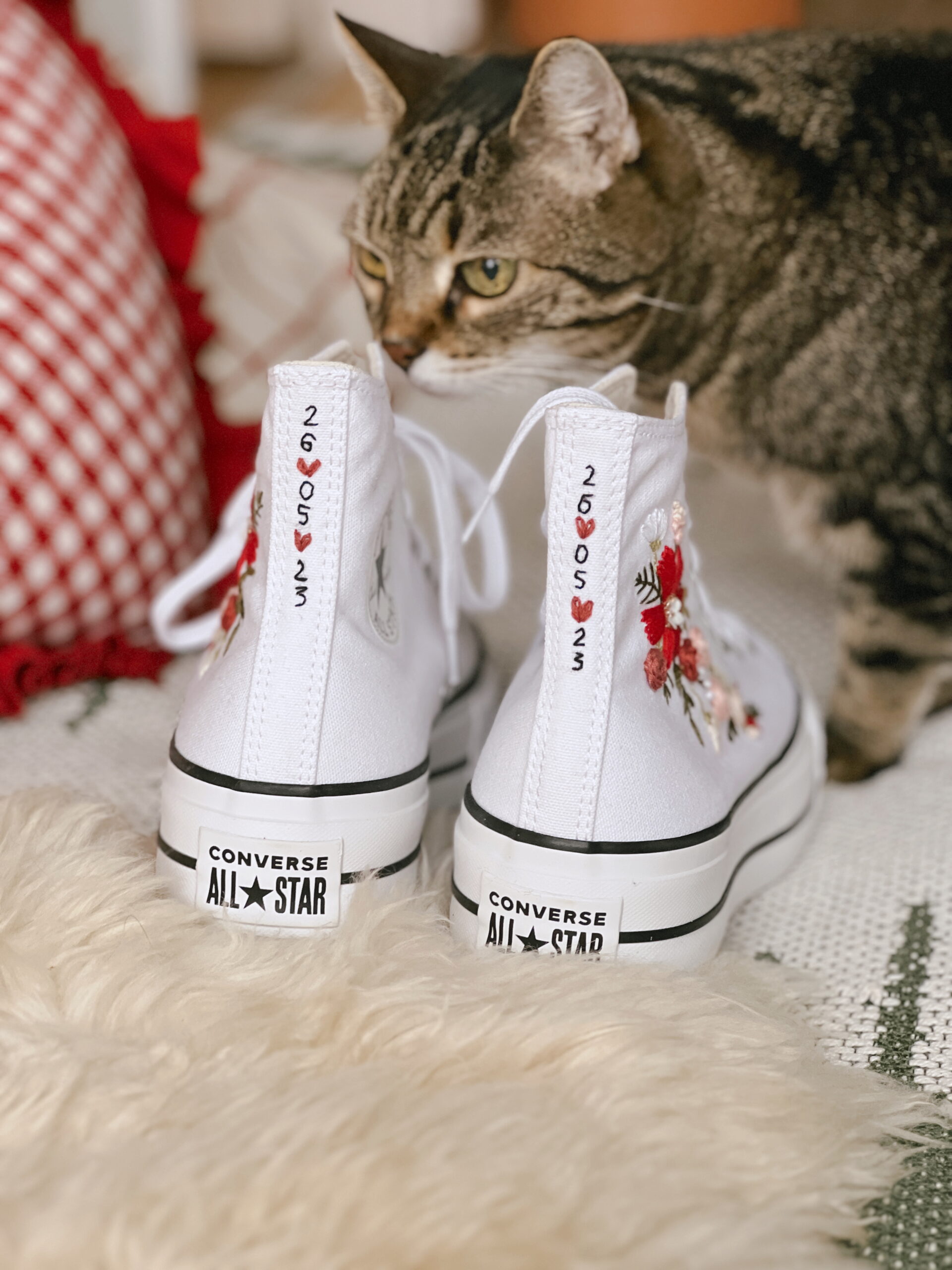 Hímzett converse cipő