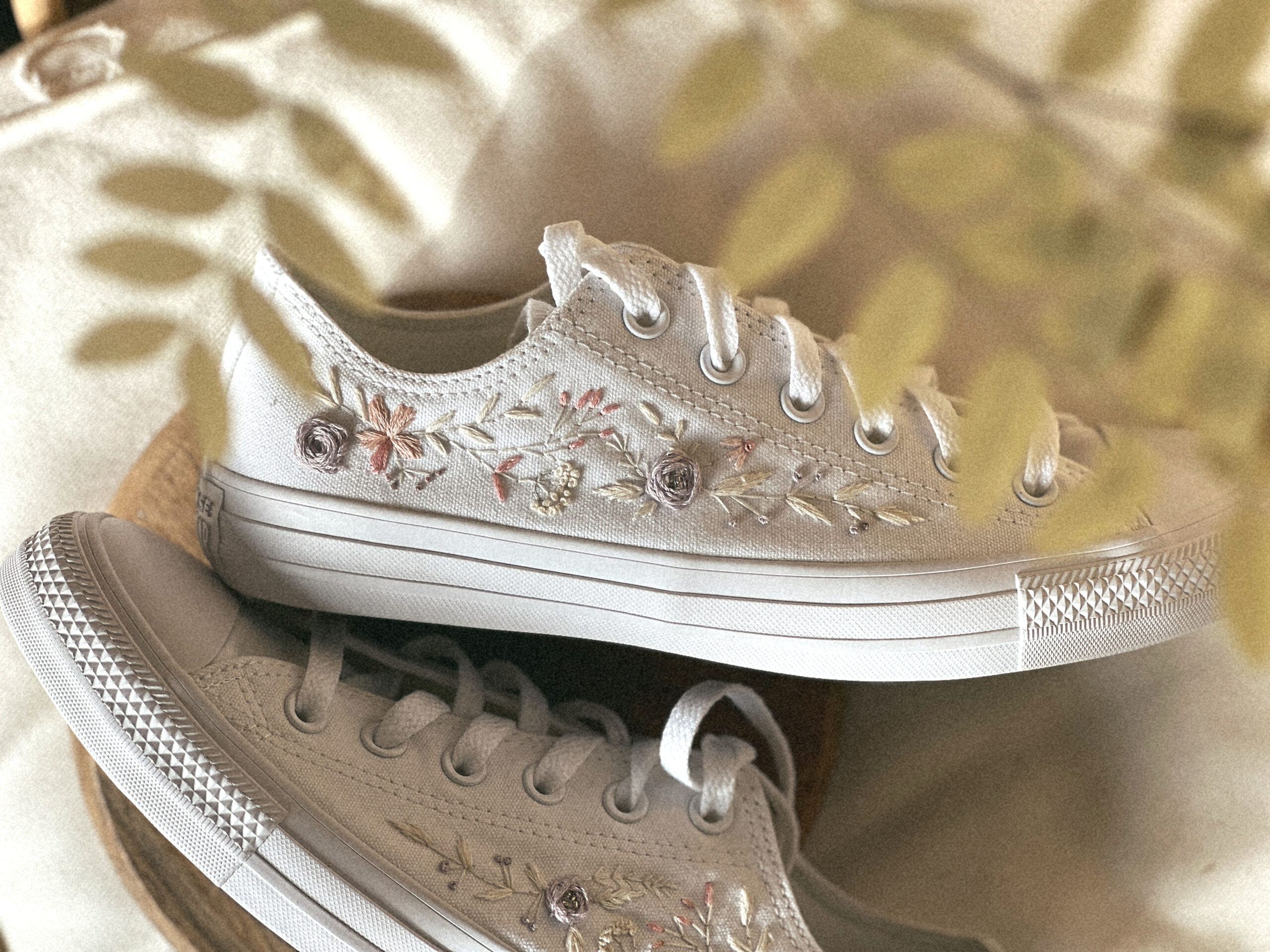 Egyedi cipő hímzés